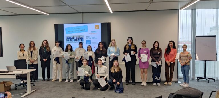 Forscherinnencamp 2024 zu Gast bei Siemens Healthineers und der FAU