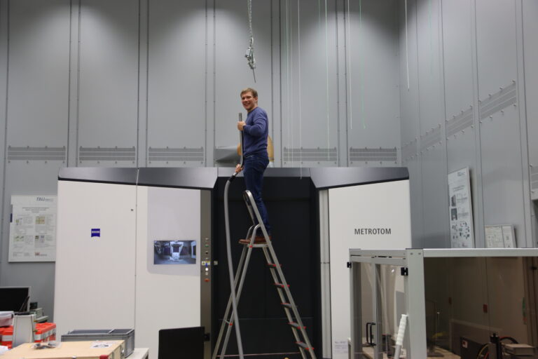 Lampentausch im Messzentrum